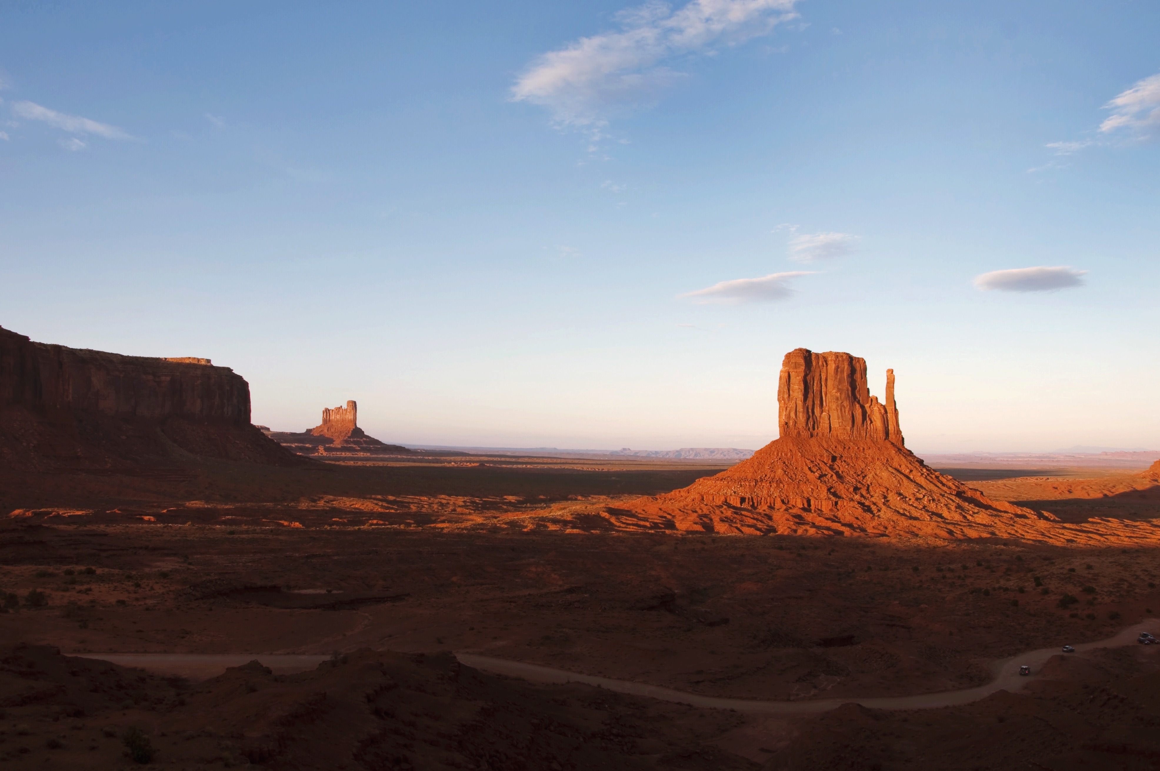 Monument Valley Navajo Tribal Park // Tse’Bii’Ndzisgaii » Josh Branson